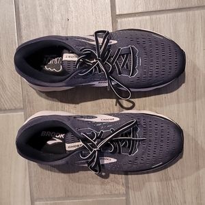 EUC Brooks Ghost 13 Women's shoe in size 11 (D)